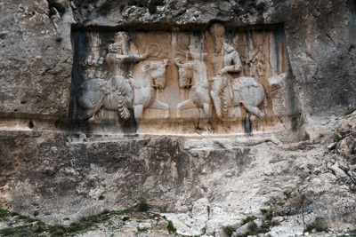 سنگ نگاره تاجگیری بهرام یکم